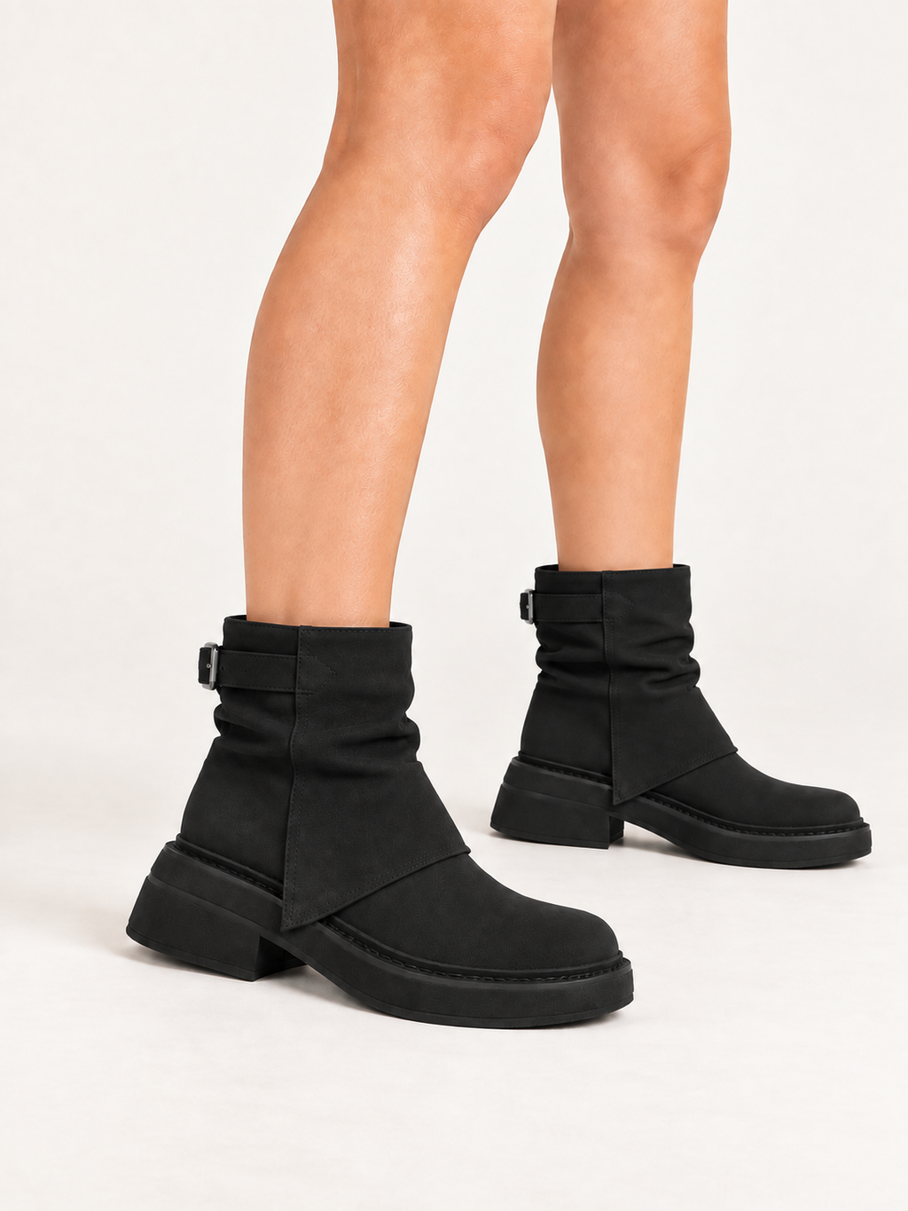 BOTA GAMUZA HEBILLA 26C0081